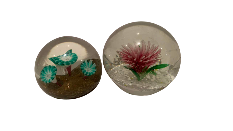 Photo 1 of 2 GLASS FLOWER INSPIRED PAPER WEIGHT 3”