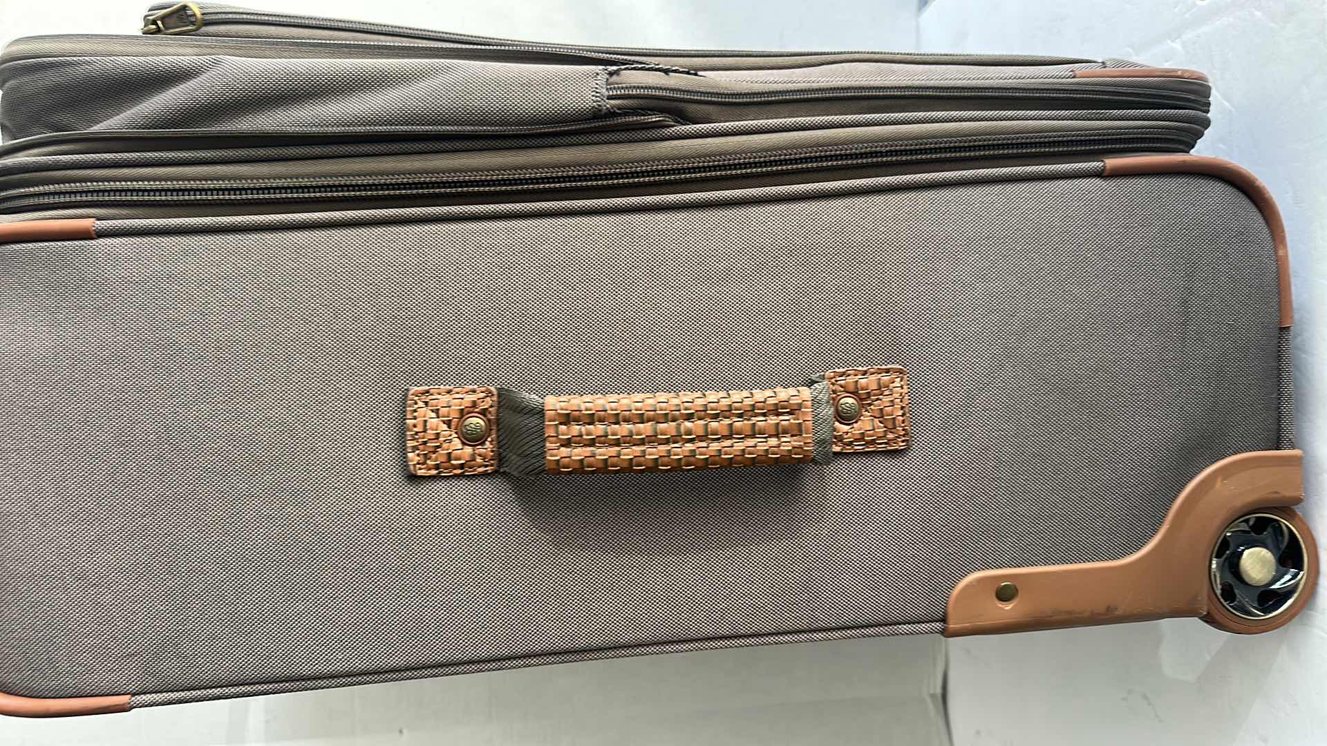 Photo 1 of TOMMY BAHAMA LEATHER TRIM FULL-SIZE TRAVEL BAG WITH WHEELS