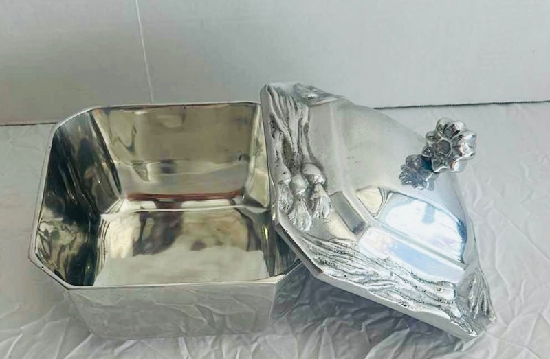 Photo 1 of BERBANK AND CO PEWTER COVERED CASSEROLE DISH