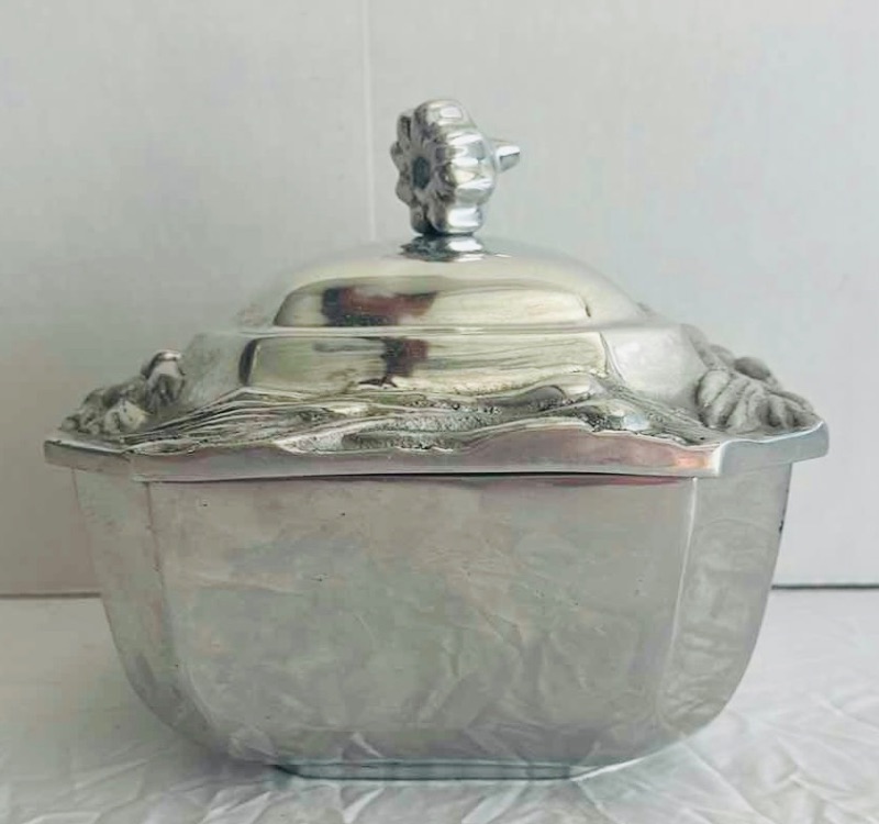 Photo 1 of BERBANK AND CO PEWTER COVERED CASSEROLE DISH