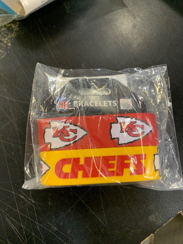 Photo 1 of aminco unisex NFL Team Logo Silicone Rubber Wrist Band Set of 4 sports fan bracelets, Team Colors, One Size US