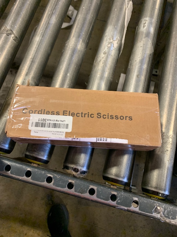 Photo 1 of CORDLESS ELECTRIC SCISSORS