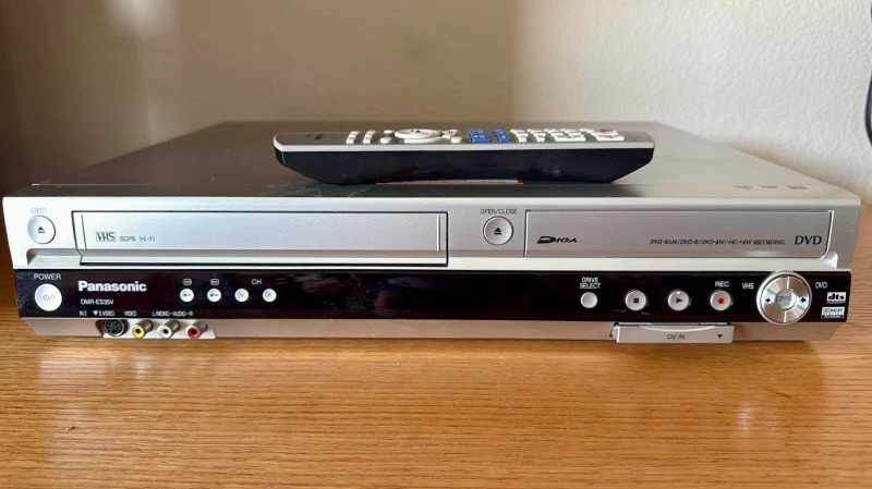 Photo 1 of PANASONIC DMR-ES35V VHS & DVD PLAYER W REMOTE