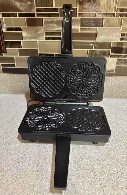 Photo 1 of VILLAWARE PRIMA PIZZELLE BAKER FOR AUTHENTIC ITALIAN COOKIES (ORIGINAL BOX NOT INCLUDED)