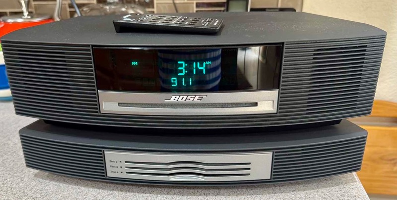 Photo 1 of BOSE WAVE MUSIC SOUND SYSTEM W REMOTE