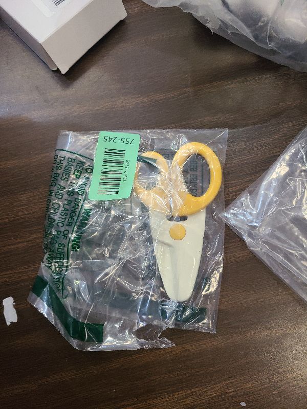 Photo 1 of 1 X Japan Richell Baby Food Sicssors Tool with Case