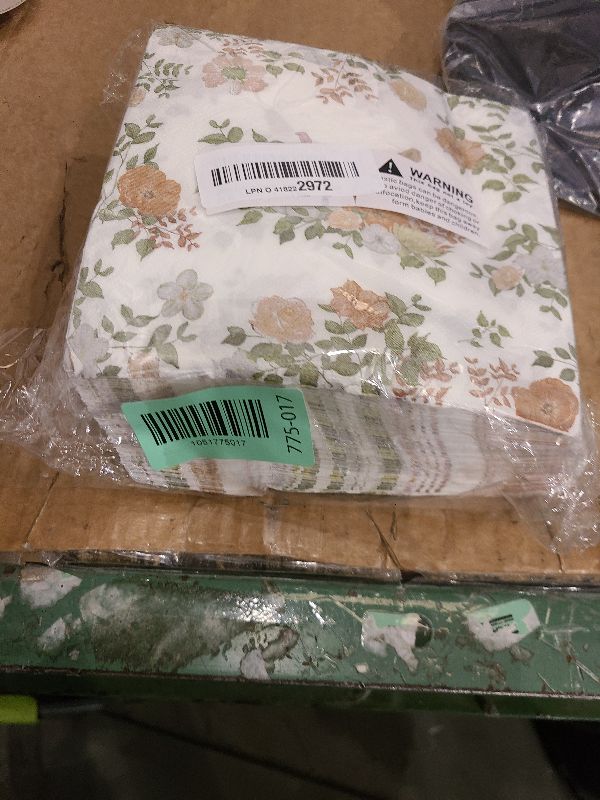 Photo 1 of 100Pcs Fall Paper Napkins Party Supplies Autumn Thanksgiving Disposable Napkins White Pumpkin Flower Napkin Tableware Set for Fall Decor Thanksgiving Party Supplies(6.5 x 6.5 Inch)