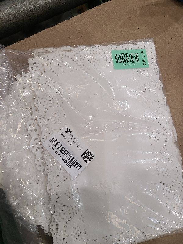 Photo 1 of 150Pcs Paper Doilies Assorted Sizes White Lace Paper Doilies Disposable Doily Rectangle Round Paper Doilies for Dessert Trays Tables Furniture Buffet Cake Fried Food Wedding Party Tableware Decor