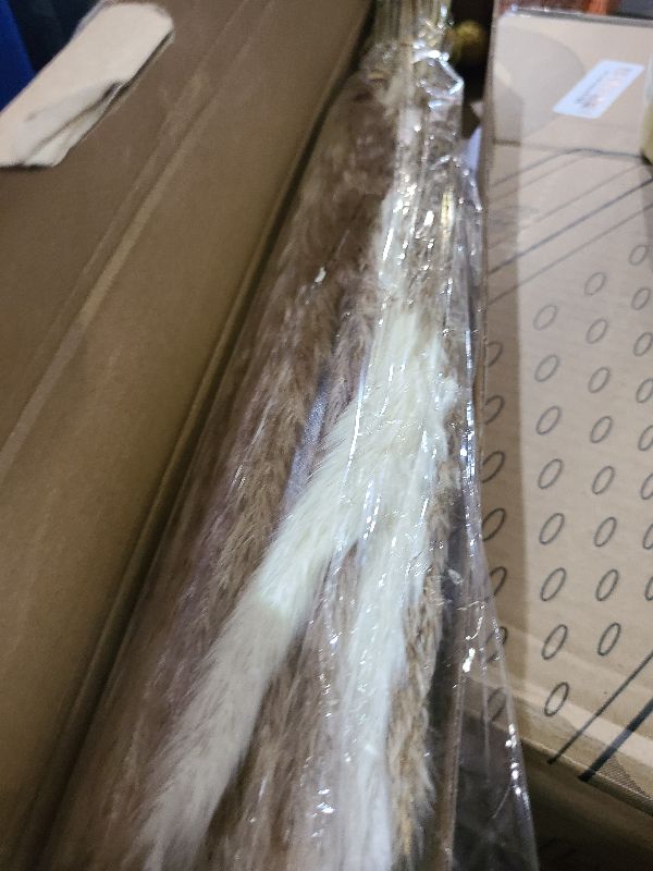 Photo 1 of 100PCS Natural Dried Pampas Grass Decor - 17.5" Fluffy Pampas Grass Bouquet - Boho Home Decor Dried Flowers for Wedding Floral Room Home Party Table Decorations