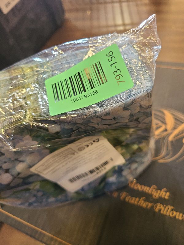 Photo 1 of 100pcs Hydrangea Cocktail Beverage Paper Napkins Watercolor Blue Floral Butterfly Disposable Absorbent Hand Towels Elegant Flower Guest Decoupage Napkins for Wedding Dinner Bathroom Kitchen Supplies