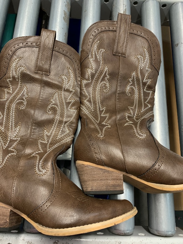 Photo 1 of (size 7) HISEA Rollda Cowboy Boots for Women, Cowgirl Boots, Comfortable Western Boots with Pointed Toe Stitched Embroidery