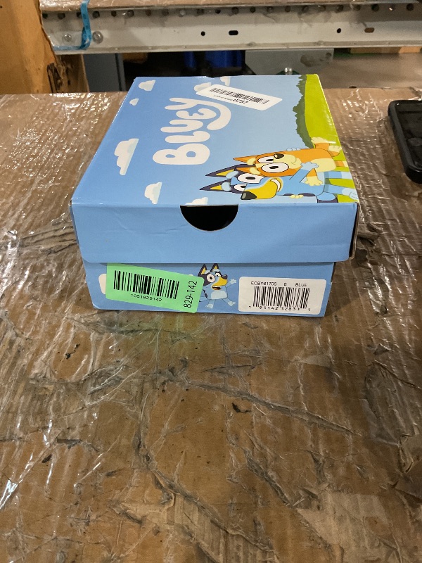 Photo 1 of * has a little scuff mark *
Ground Up Bluey and Bingo Girls Court Sneakers - 8 Pink