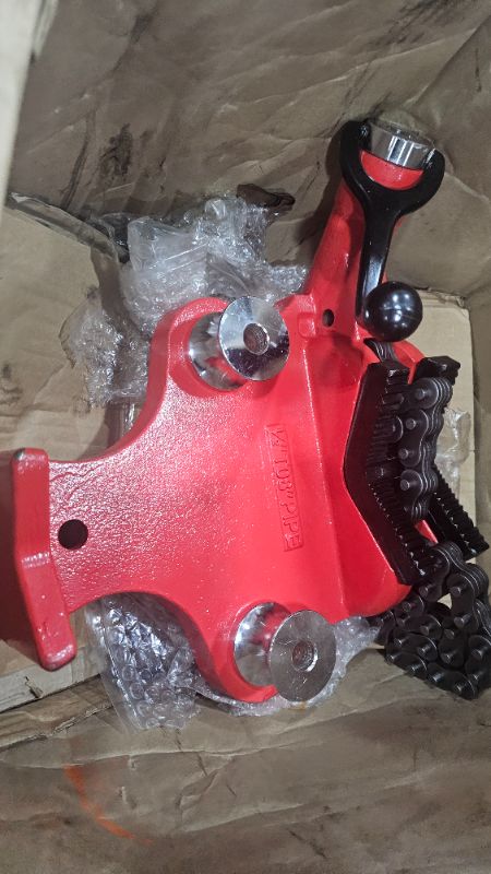 Photo 1 of ***PARTS ONLY***Mophorn Screw Bench Chain Vise 1/8 to 5-Inch Pipe Capacity, Heavy Duty Bench Chain Pipe Vise with Crank Handle, Neoprene-Coated Jaw, Cast Iron Material Ideal for a Variety of Pipe