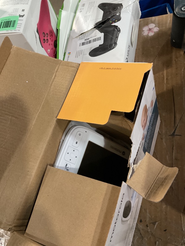 Photo 1 of (PARTIAL SET) (MONITOR FUNCTIONAL) Motorola Nursery VM75 Video Baby Monitor Camera, 1000ft Range no WiFi 2.4 GHz Wireless, 5" Screen, 2-Way Audio, Temperature Sensor, Night Vision