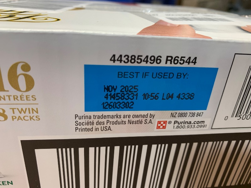 Photo 1 of (EXP:12/25) Fancy Feast Gems Pate Cat Food Mousse Chicken or Beef and a Halo of Savory Gravy Wet Cat Food Variety Pack - (1) 8 ct. Boxes - 8 ct. Box