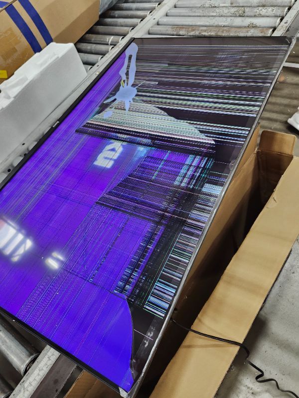 Photo 1 of *************SCREEN CRACKED, NON FUNCTIONAL, FINAL SALE***************
Roku Smart TV 2025 – 43-Inch Select Series, 4K HDR TV – RokuTV with Enhanced Voice Remote – Flat Screen LED Television with Wi-Fi for Streaming Live Local News, Sports, Family Entertai