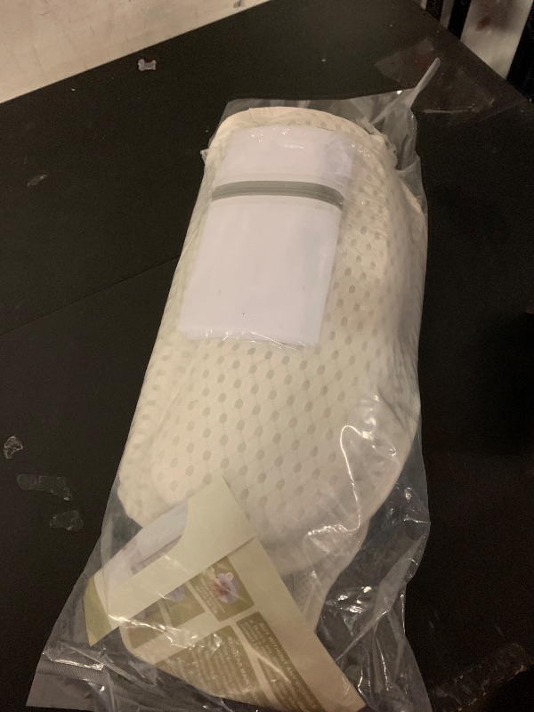 Photo 1 of Plush Bathtub Pillow - White