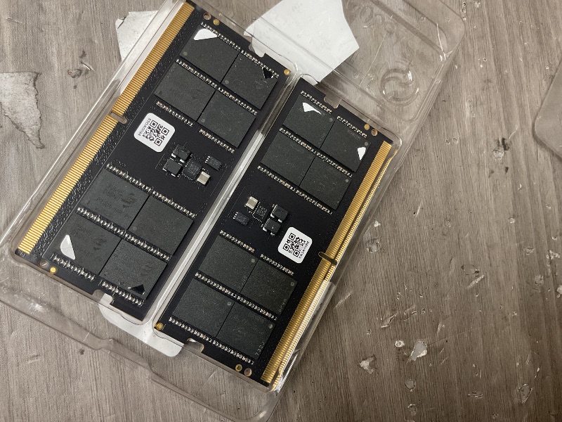 Photo 1 of SEE NOTES AND PICTURE……..CORSAIR VENGEANCE SODIMM DDR5 RAM 64GB (2x32GB) 4800MHz CL40 Intel XMP iCUE Compatible Computer Memory - Black (CMSX64GX5M2A4800C40)