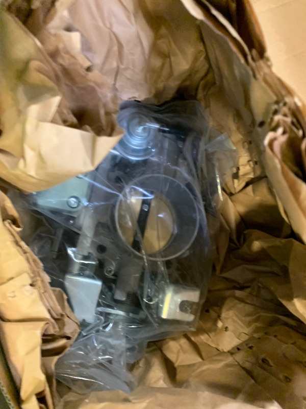 Photo 1 of EZROAD Throttle Body Assembly 22210-62220 22210-62230 Compatible with Toyota 1996-2001 4Runner, 1996-1998 T100, 1996-2003 Tacoma, 2000-2003 Tundra DLX SUV Pickup Truck 4 6 Cyl 2.4L 2.7L 3.4L Engine