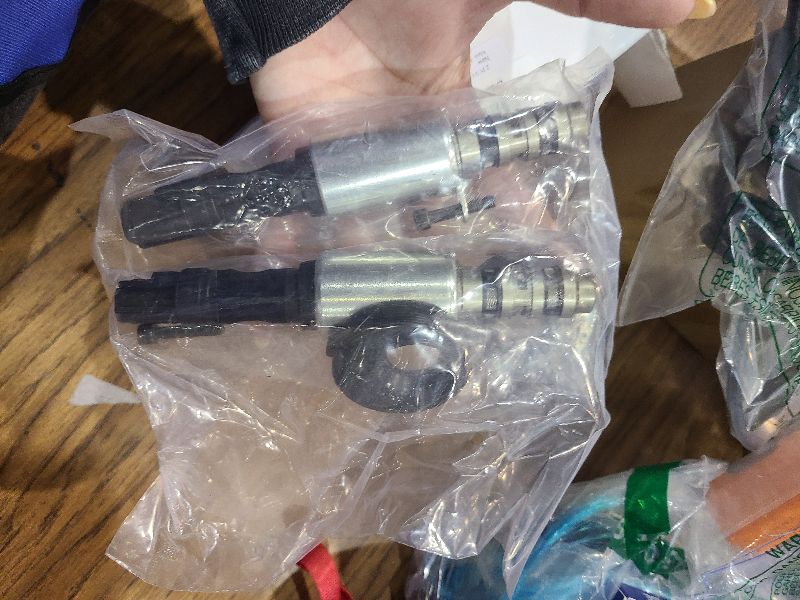 Photo 1 of 2 PCS Camshaft Variable Valve Timing Solenoid VCT Solenoid 8L3Z-6M280-B 8L3Z-6M280-A Replacement for 2004 2005 2006 2007 F150 Mustang Sport Trac 3V 4.6L 5.4L Lincoln Navigator Mercury Mountaineer