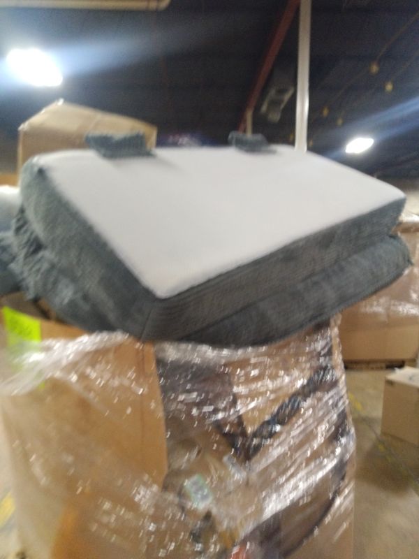 Photo 1 of AS IS GENERAL MERCHANDISE
PALLET ROUGHLY 6O ITEMS