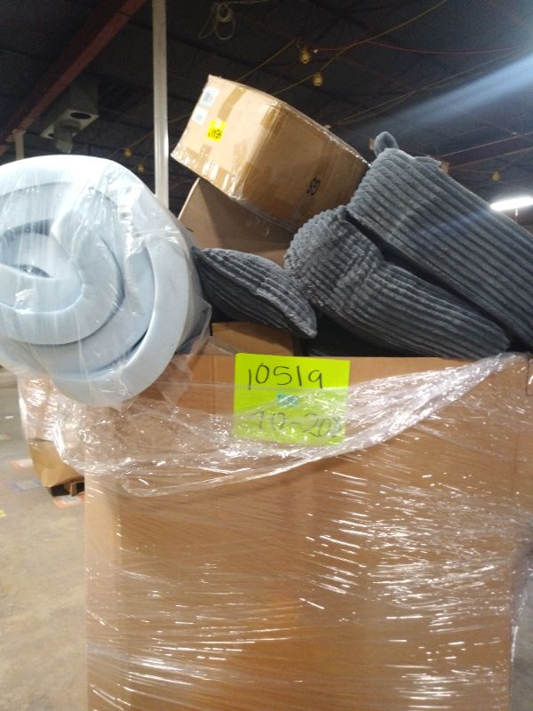 Photo 1 of AS IS GENERAL MERCHANDISE
PALLET ROUGHLY 6O ITEMS