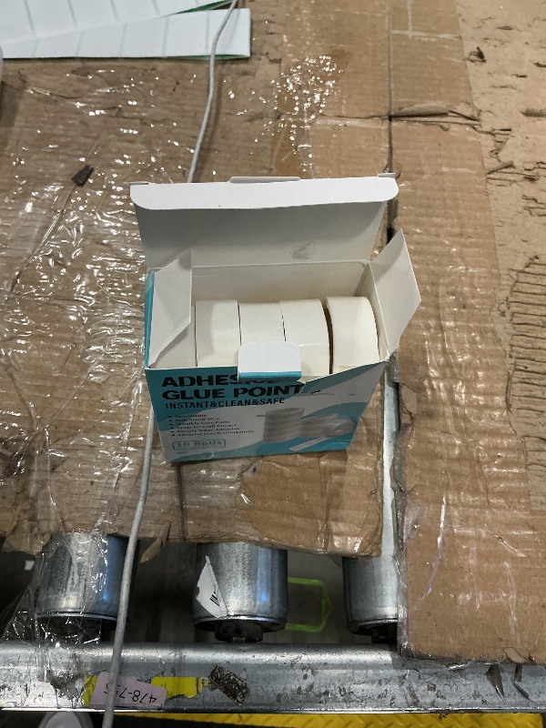 Photo 1 of 1000pcs Glue Point Clear Balloon Glue Removable Adhesive Dots Double Sided Dots of Glue Tape for Balloons Craft Glue Points Dots Sticky Dots or Wedding Decoration