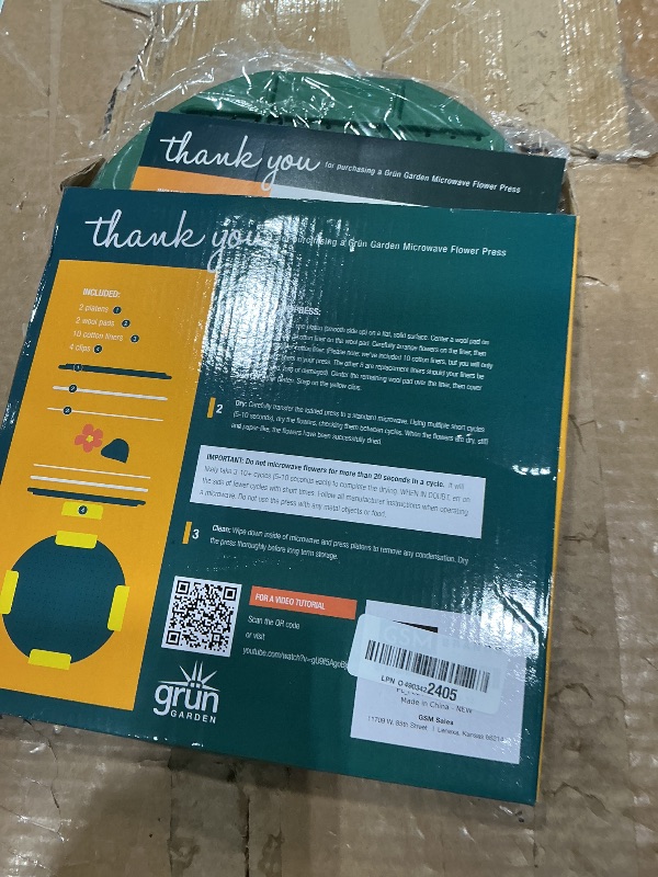 Photo 1 of *MINOR DAMAGE - USED*
GSM Brands Microwave Flower Press Kit for Drying Leaf, Plant, and Flowers (10 Inch Round)