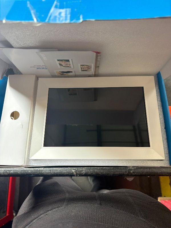 Photo 1 of ****MINOR DAMAGE****Miroir 10.1 Inch WiFi Digital Photo Frame via Frameo App, 1280x800 HD IPS Touch Screen Electric Picture Frame Display, 32GB Storage, Auto-Rotate, Wall Mountable, Share Photos/Videos Instantly