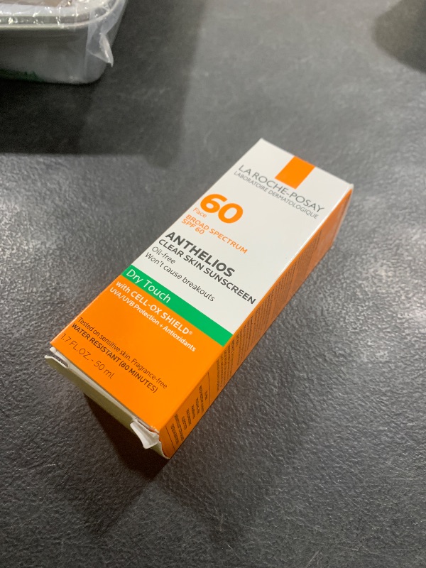 Photo 1 of La Roche-Posay Anthelios Clear Skin Sunscreen Dry Touch SPF 60, Oil Free Sunscreen For Face, Oil Absorbing, Broad Spectrum SPF + Antioxidants, Non-Greasy, Oxybenzone Free, Travel Size