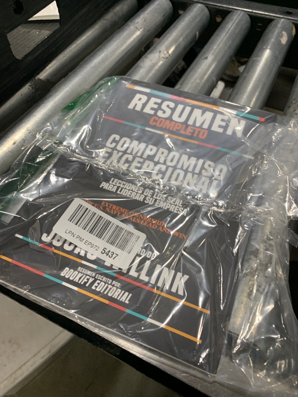 Photo 1 of Resumen Completo “Compromiso Excepcional: Lecciones De Los Seal Para Liderar Su Empresa (Extreme Ownership: How U.S. Navy Seals Lead And Win) - Basado En El Libro De Jocko Willink (Spanish Edition)