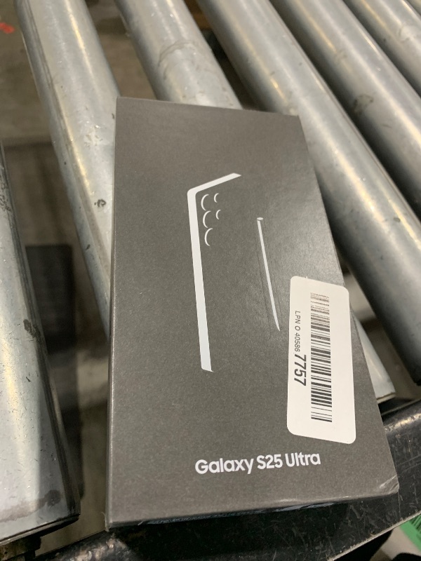 Photo 1 of SAMSUNG Galaxy S25 Ultra, 256GB Smartphone, Unlocked Android, AI Night Mode Camera, Snapdragon 8 Elite Fast Processor, 5000mAh Battery, Built-in S Pen, 2025, US 1 Yr Warranty, Titanium Black LOOKS SLIGHTLY USED 