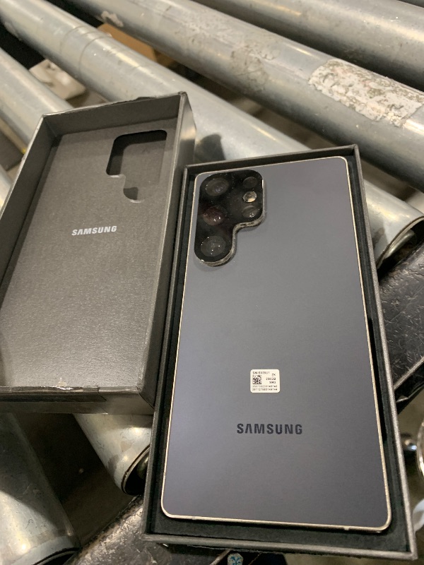 Photo 1 of SAMSUNG Galaxy S25 Ultra, 256GB Smartphone, Unlocked Android, AI Night Mode Camera, Snapdragon 8 Elite Fast Processor, 5000mAh Battery, Built-in S Pen, 2025, US 1 Yr Warranty, Titanium Black LOOKS SLIGHTLY USED 