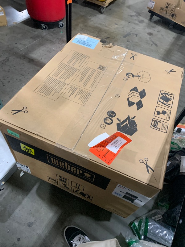 Photo 1 of Weber SPIRIT 4-Burner Grill E-425 Natural Gas Black