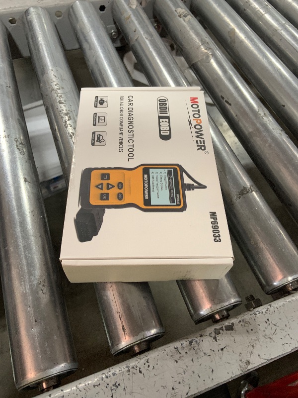 Photo 1 of MOTOPOWER MP69033 Car OBD2 Scanner Code Reader Engine Fault Scanner CAN Diagnostic Scan Tool for All OBD II Protocol Cars Since 1996, Yellow