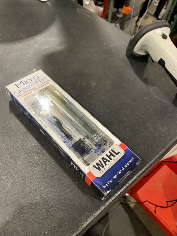 Photo 1 of Wahl Micro Groomsman Battery Personal Trimmer for Hygienic Grooming with Rinseable, Interchangeable Heads for Eyebrows, Neckline, Nose, Ears, & Other Detailing - 05640-600