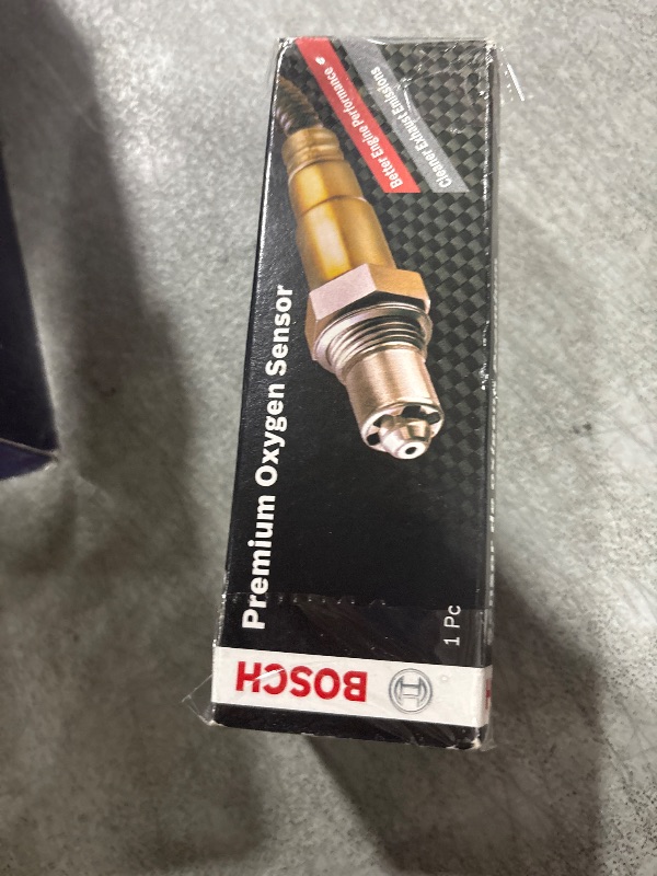 Photo 1 of BOSCH 15704 Premium OE Fitment Oxygen Sensor - Compatible with Select 1990-98 Chrysler, Dodge, Eagle, Jeep, Mitsubishi, Plymouth