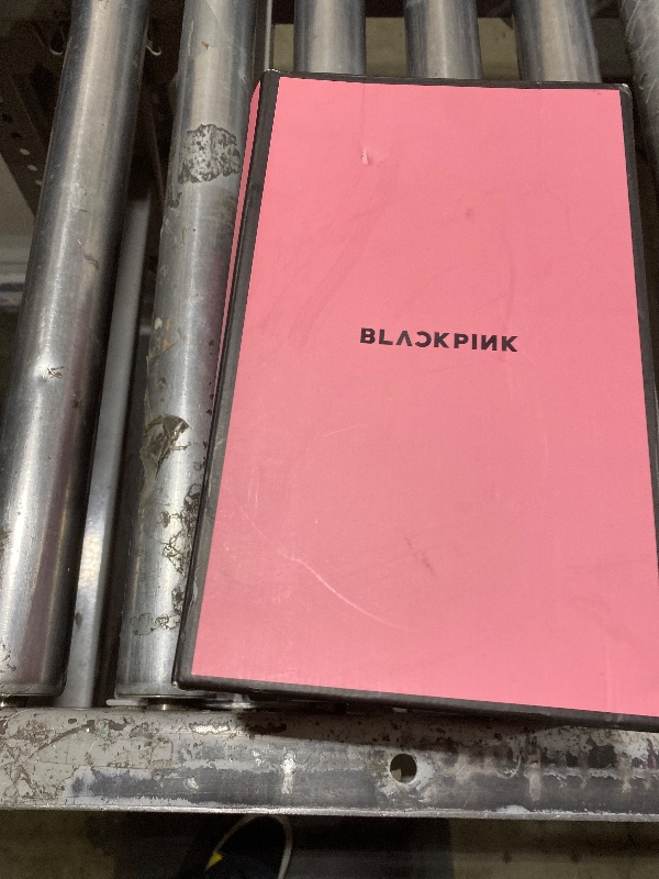 Photo 1 of KPOPINTOUCH Blackpink Official Fan Light Stick Version 2 Cheering Lightstick for K-Pop Idol Concert Lightup Lighting Party Supplies
