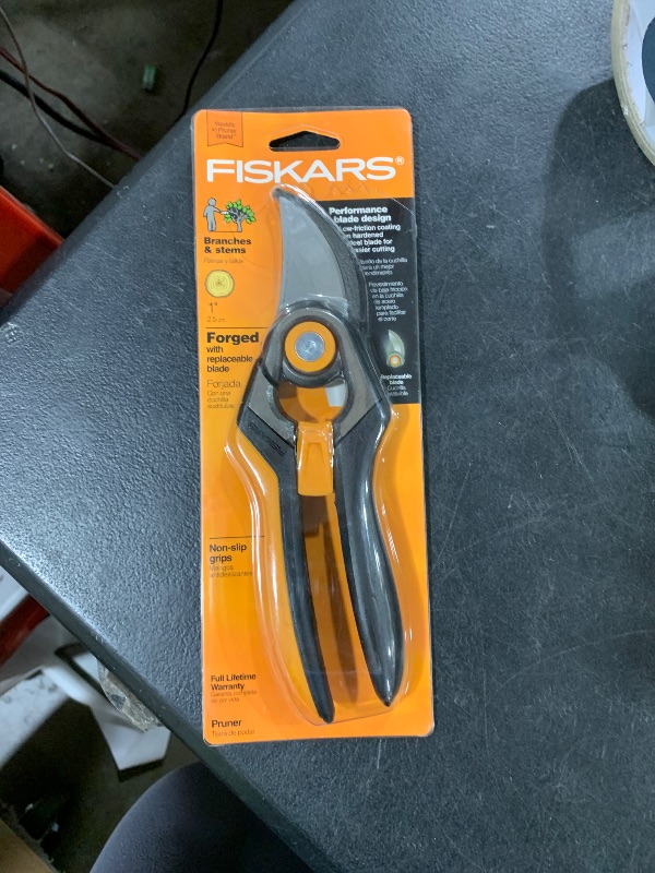 Photo 1 of Fiskars Bypass Pruning Shears, 1-Inch Cut Capacity Softgrip Pruner, Forged Steel Replaceable Blade Stays Sharp Through Heavy Use with Rust Resistant, Low-Friction Coating