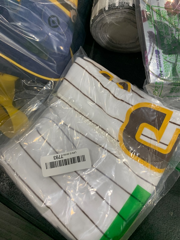 Photo 1 of Manny Machado San Diego Padres MLB Kids Youth 8-20 White Home Player Jersey (10-12)