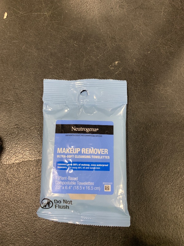 Photo 1 of Neutrogena Make-Up Remover Cleansing Towelettes, 7 Count, Packaging May Vary