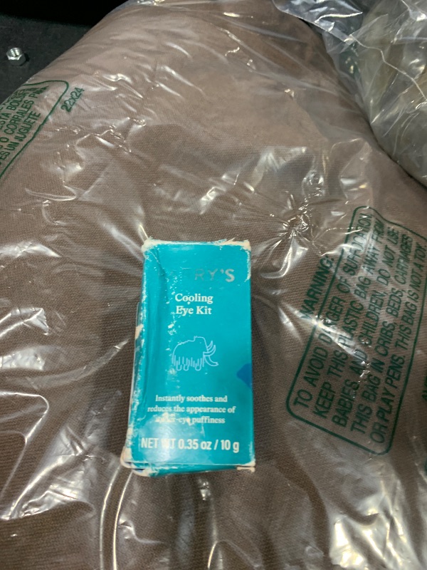 Photo 1 of Harry's Cooling Eye Kit for Men - Gua Sha Depuffing Facial Massage Tool and Cooling Eye Stick