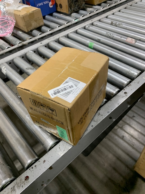 Photo 1 of LVYUAN Voltage Transformer Converter 500 Watt Step Up/Down Convert from 110-120 Volt to 220-240 Volt and from 220-240 Volt to 110-120 Volt with US Outlet, Universal Outlet, Circuit Breaker