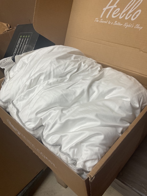 Photo 1 of Pacific Coast Pillows Queen Size Set of 1 Goose Feather and Down Pillow for Sleeping, 3-Chamber Hotel Pillow for Side Sleepers and Back Sleepers