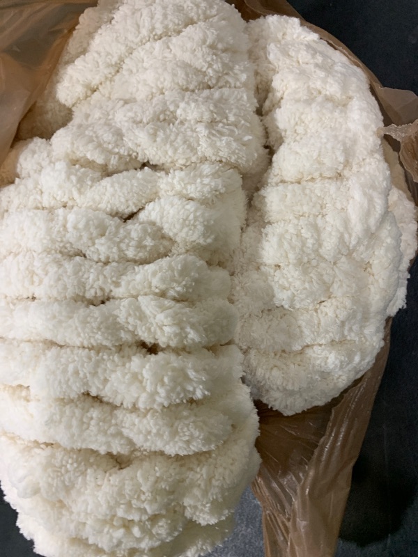 Photo 1 of L'AGRATY Chunky Knit Blanket Throw: 30''x40'' Chenille Chunky Knitted Throw Blankets for Bed Couch - Handmade Thick Big Cable Knit Blankets - Large Crochet Rope Blanket for Home Decor(Ivory)