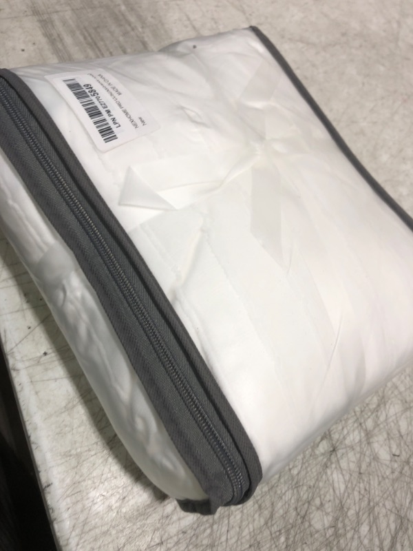 Photo 1 of NEXHOME PRO Duvet Cover King Size, White 3 Pieces Boho Tufted Duvet Cover Set, Soft and Lightweight Microfiber Comforter Cover Set for All Season (White King, 104 x 90)-No Comforter