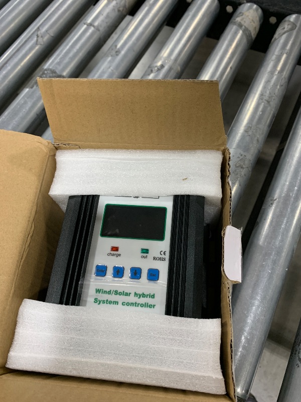 Photo 1 of iSunergy 1000W Wind Solar Hybrid Charge Controller PWM 600W Wind + 400W Solar Boost Charge Technology Digital Intelligent Regulator with LCD Display