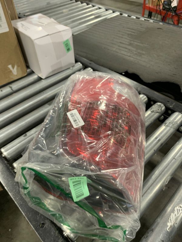 Photo 1 of Boine Compatible With 2009-2018 Dodge Ram 1500 2500 3500 Pickup Driver and Passenger Side Tail Light - Bulb Included