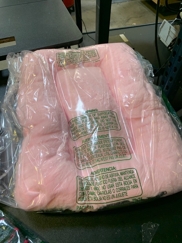 Photo 1 of wrkfree Dog Crate Bed 18 Inch Ultra Soft Pet Bed Washable Crate Mat for Toy Dogs Breed and Indoor Cat Ideal for Dog Crates 18 X 12 in Pink