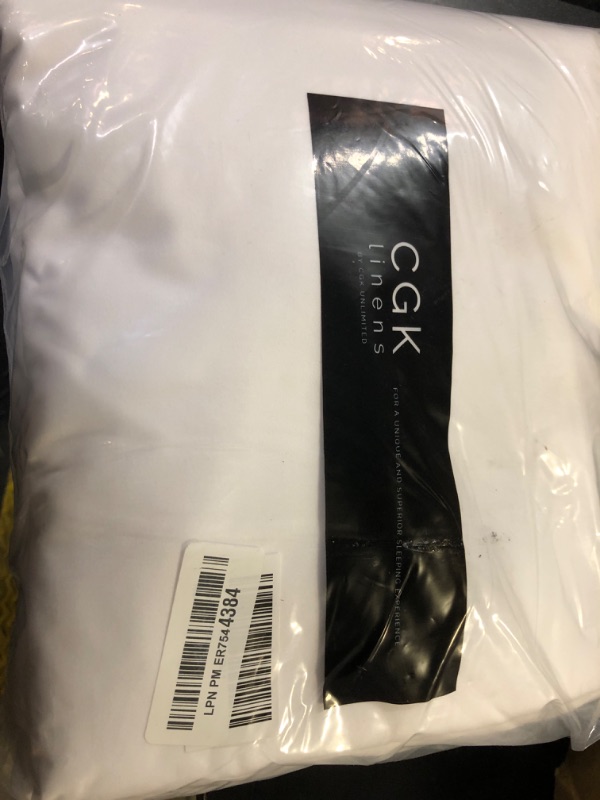 Photo 1 of Queen Size 4 Piece Sheet Set - Comfy Breathable & Cooling Bed Sheets Set - Hotel Luxury Bedding for Women, Men, Kids & Teens - Deep Pockets, Easy Secure Fit, Soft and Wrinkle Free - Oeko-Tex - White